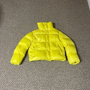 Women’s Aritzia TNA Mega Puff Shorty Oversized Puffer Jacket Yellow Sz. M